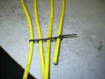 When you are done you get all 4 wires held apart from each other, but also nicely bundled together. Smaller hose sections will allow the wires to be closer together, I used too large pieces in this case and the wires are too far apart.